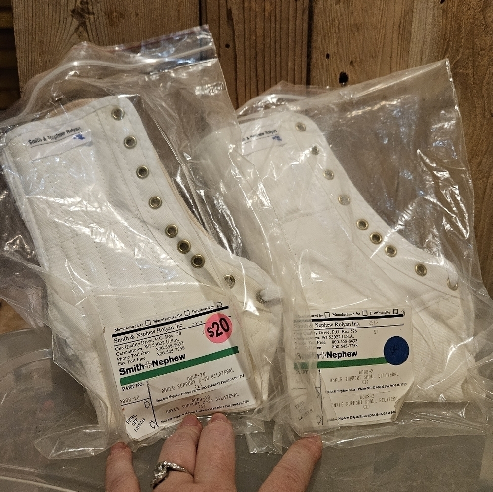 Set of 2 White Ankle Braces, Lace Up